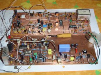 Amatérsky QRP transceiver