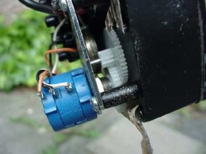 Víceotáčkový potenciometr jako snímač elevace, patent PA4FP