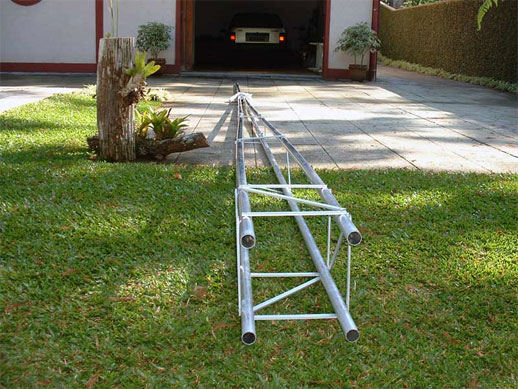 Bar construction of a quarter-wave antenna at 7MHz Priehradová konštrukcia štvrťvlnnej antény na 7MHz