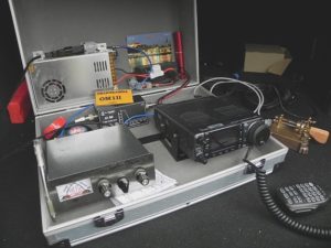 Kufrík OM1ii s rádiostanicou a príslušenstvom