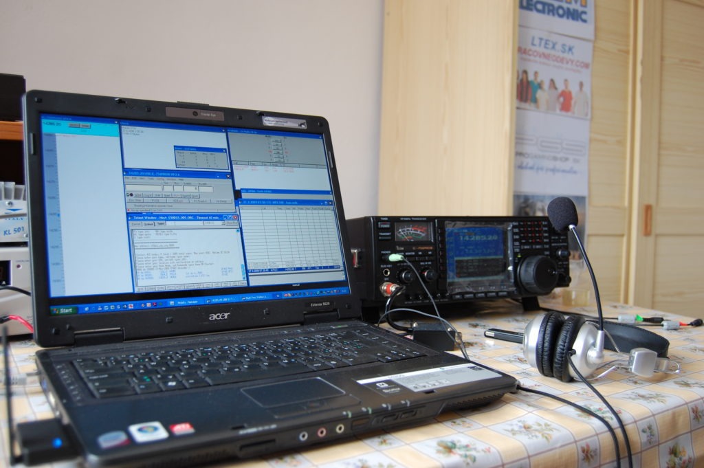 N1MM rádioamatérsky log a Icom TCVR pripravené do contestu