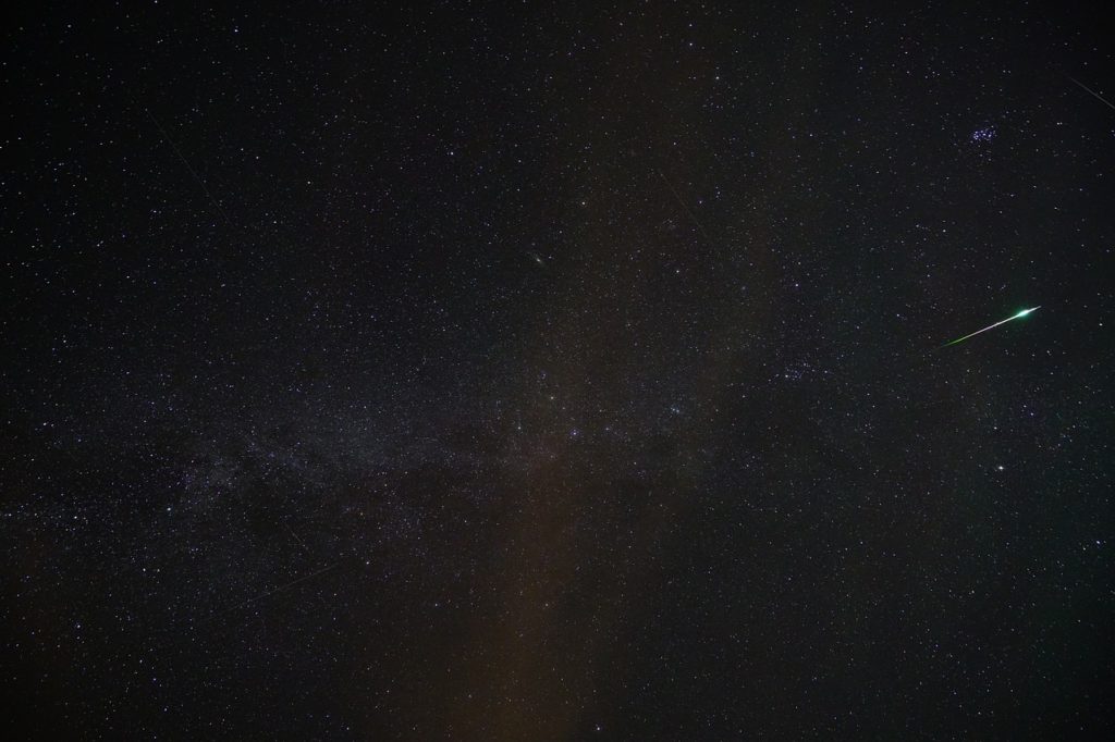 Ľudovo nazvaná padajúca hviezda - meteorit