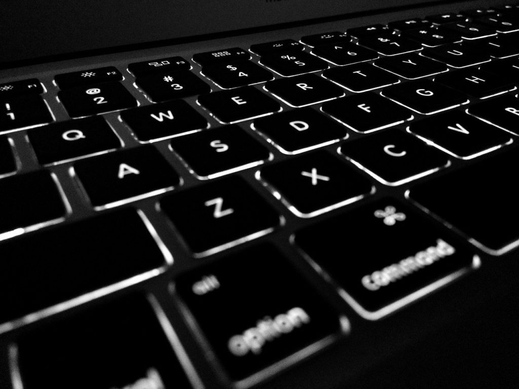 Tmavá PC klávesnica