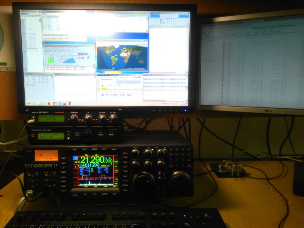 OM4Q contestové pracovisko s TEN-TEC ORION II, Station Master, micro KEYER II a 1MM logom