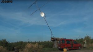 Zdvíhanie anténneho stožiara cez tzv. ihlu