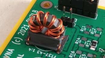 Držiak toroidov do plošného spoja