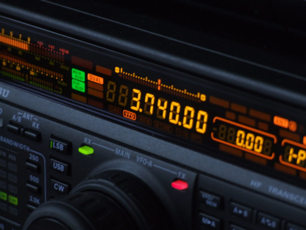 FT-1000MP displej