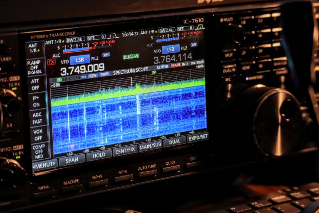 IC-7610 v CQ WW DX Conteste (kredit: OK1M)