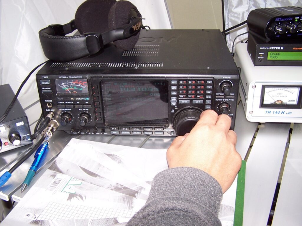 Rádioamatérska prevádzka s ICOM transceiverom