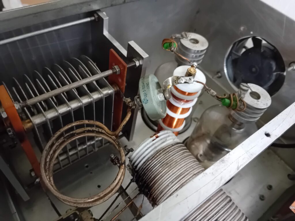 Vnútro elektrónkového zosilňovača