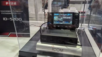 ICOM ID-5200: Dual-bandový transceiver s dotykovým ovládaním