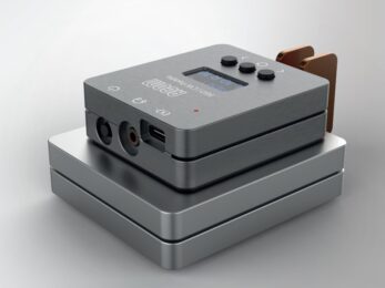 ACOM 560 — moderná CW pastička pre tichú a presnú telegrafiu