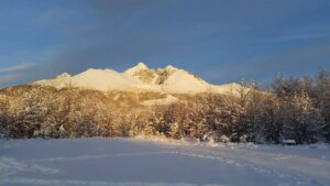 Zasnežené Tatry z Tatranskej Lomnice
