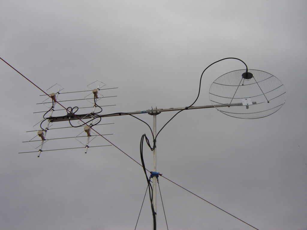 Výsledková listina Mikrovlnné preteky 2008 Štyri DL7KM pre 432 MHz a sieťovaná parabola pre 1296 MHz