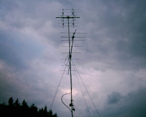 DK7ZB yagi na 144 MHz a štvorča DL7KM antén
