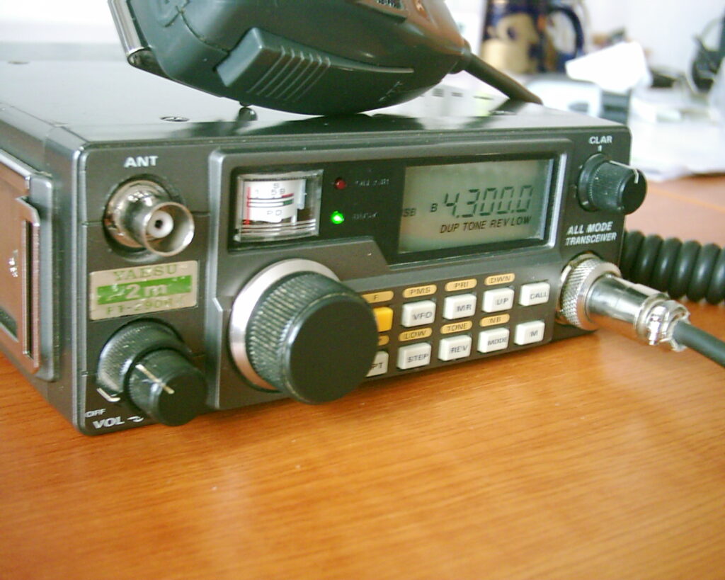Výsledková listina IARU Region 1 UHF/SHF Contest-u 2006 Yaesu FT-290R II predný panel