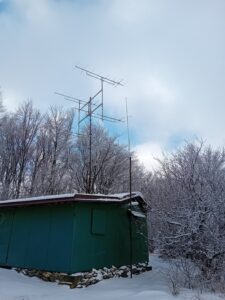 Zimné počasie v JN98dv zažívajú aj VKV antény