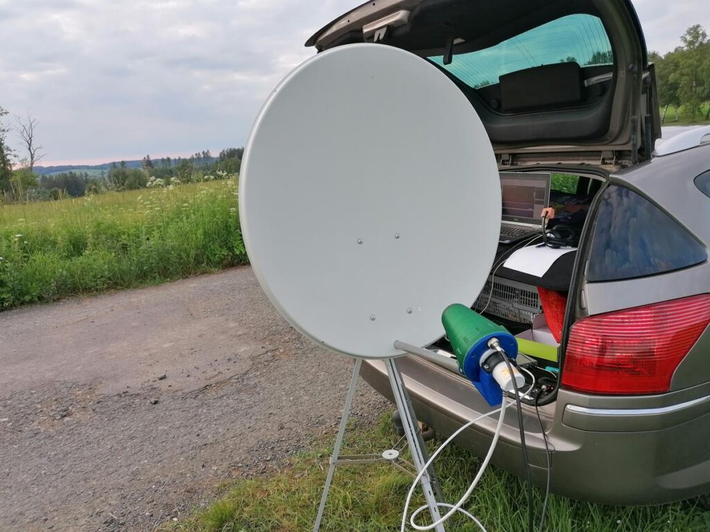 Svet QO-100 očami OK1PHU: Komplexný sprievodca stavbou pozemnej stanice Portable setup pre QO-100 Pavla OK1PHU