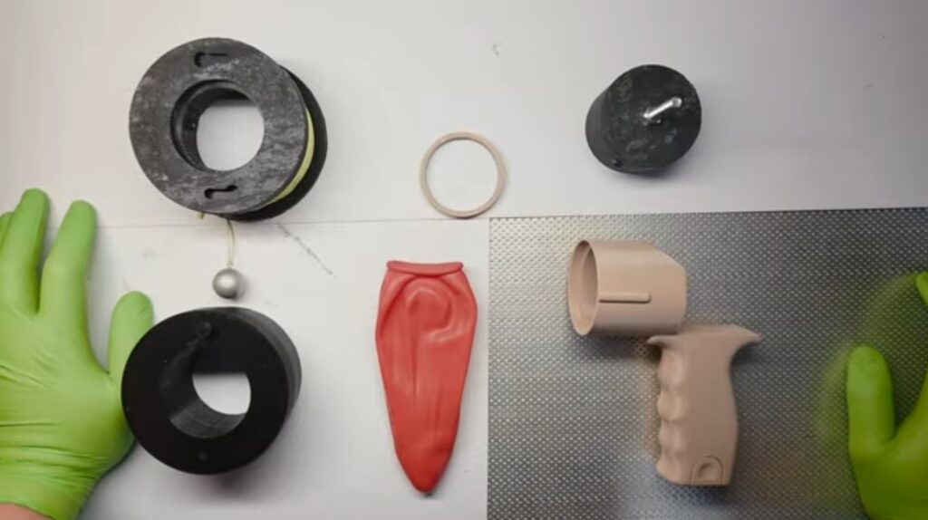 3D tlačený vystrelovač anténnych lán The Free Shot