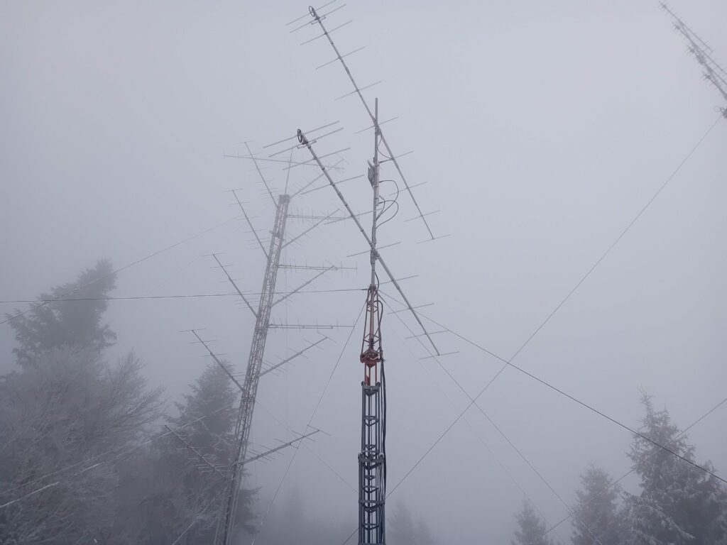 Veľkonočný závod 2026 VKV antény na Portáši