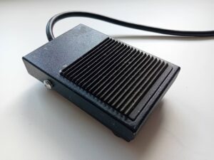 FS-1 PTT nožný spínač ku rádiostanici