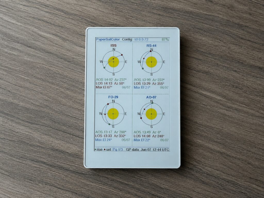 PaperSatColor zobrazuje prechody satelitov na farebnom e-ink displeji