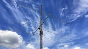 SP7GXP 9-prvkový tribander pre pásma 20, 15 a 10 m (2026) na stožiari