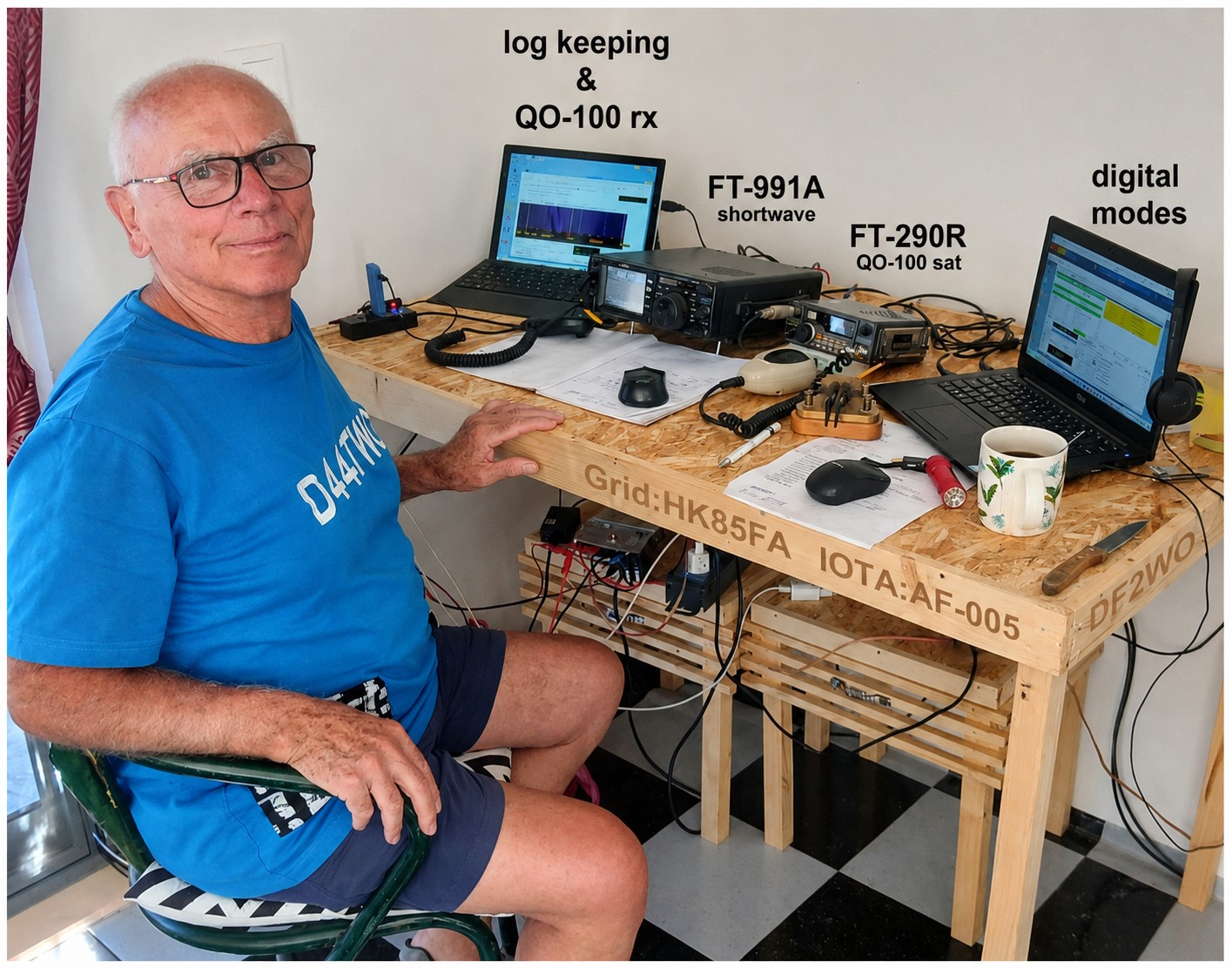 Rádioamatérske pracovisko D4TWO s transceivermi FT-991A a FT-290R pre krátke vlny a QO-100