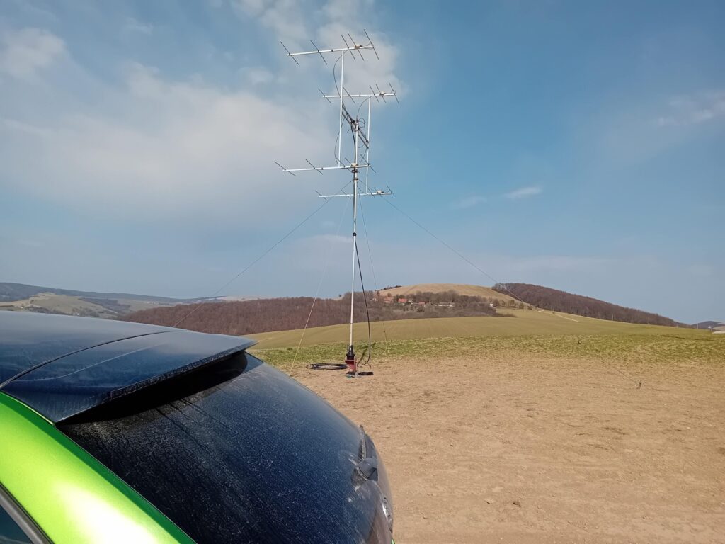 Typická poľná zostava pre VKV contesting z DK7ZB yagi antén