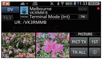 Displej Icom IC-7110 v móde D-STAR (DV) s aktívnym spojením do Melbourne cez terminal mode, zobrazujúci prenos obrázkov medzi stanicami JM1ZLK (prijaté) a JA3YUA (odoslané cez PICT TX)
