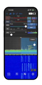 FT-Control für Yaesu auf dem iPhone, das einen Wasserfall im 20-m-Band anzeigt, Frequenz 14.074,2 kHz, mit sichtbaren Markierungen der Stationen RX/TX 4RVY, EA5HGA, 5N4WWA und 4Q5RL, Steuerungen PTT, Tune, MON, Mic und VOX