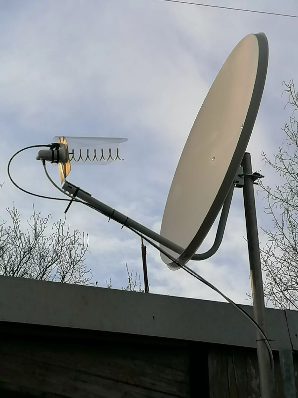 Zasilanie spiralne z parabolą dla satelity QO-100
